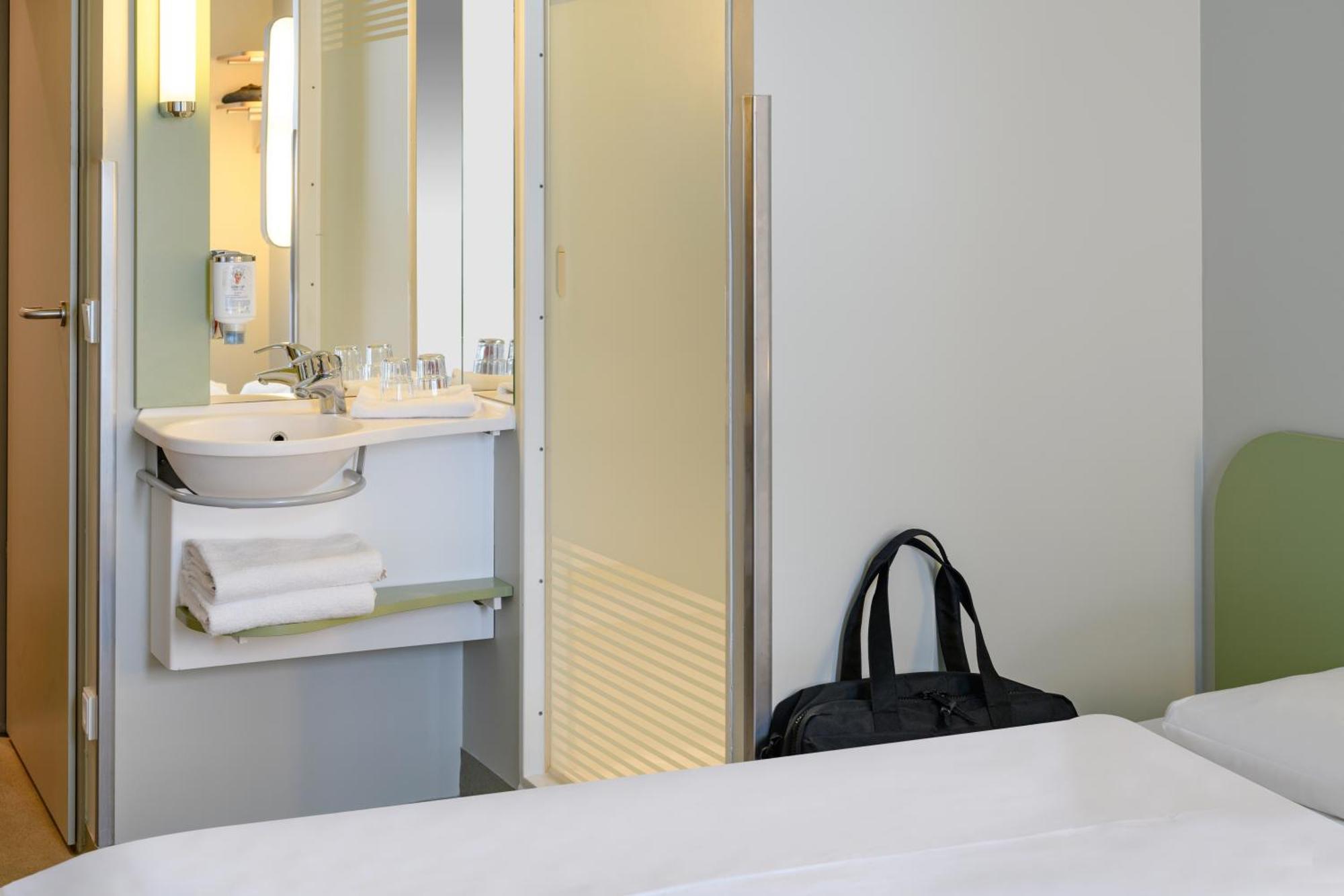 Ibis Budget Berlin Alexanderplatz Bagian luar foto